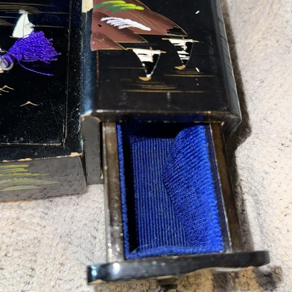 Very Old Hand Painted Asian Themed Jewelry Box -design on Black Lacquer-See pics - Picture 13 of 16